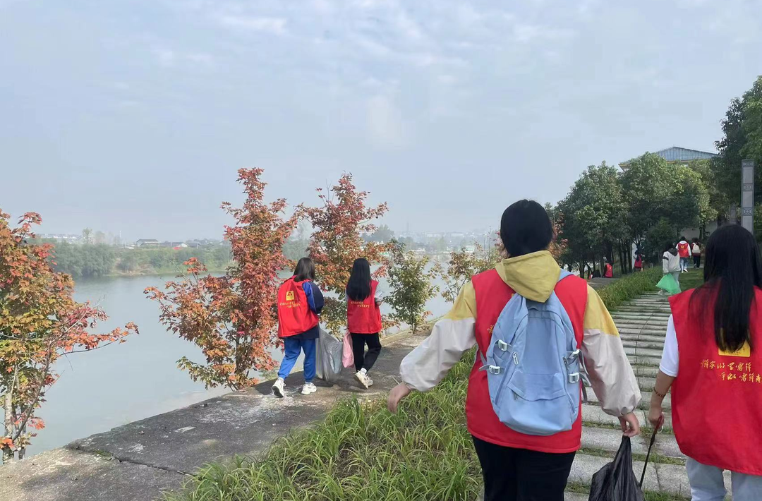 中方县河小青行动中心：守护一江碧水  “河小青”在行动