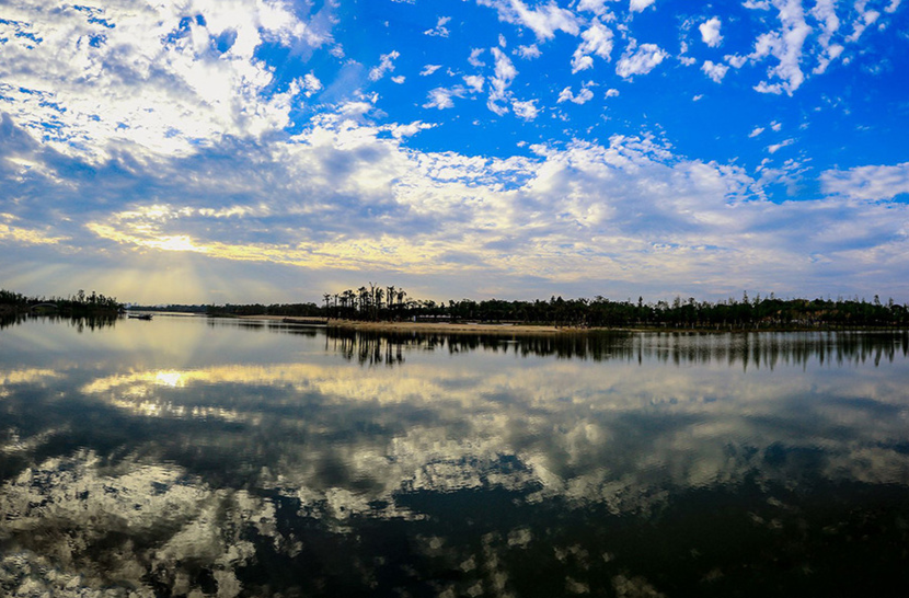 湖湘自然历｜水光潋滟①湖水如镜，看云卷云舒