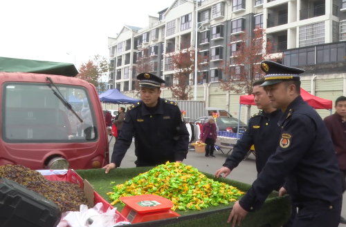 中方县城管执法局开展农贸市场周边环境整治 提升城市“颜值”