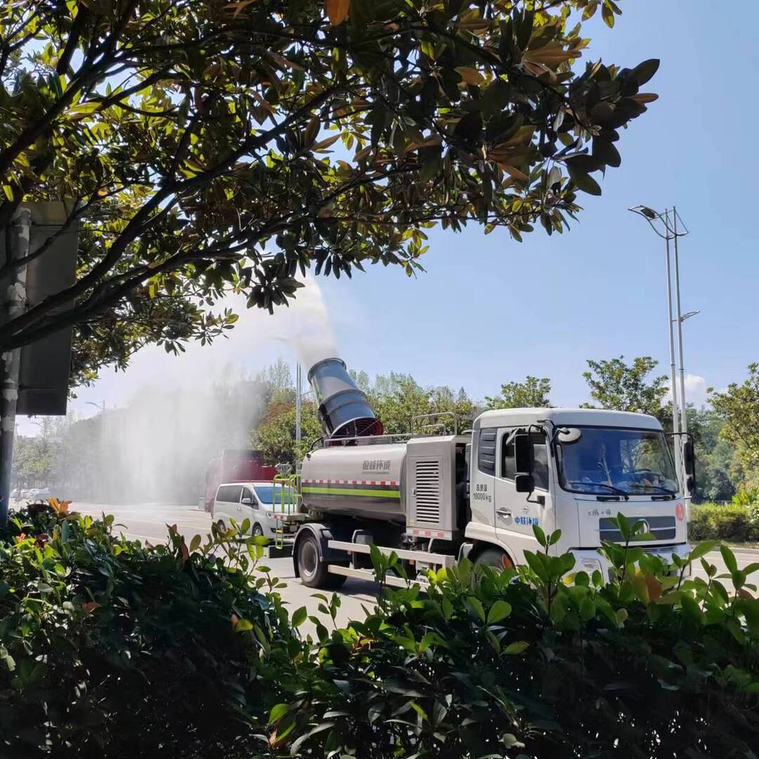 中方县城管执法局：道路保洁机械化 擦亮城市“颜值”