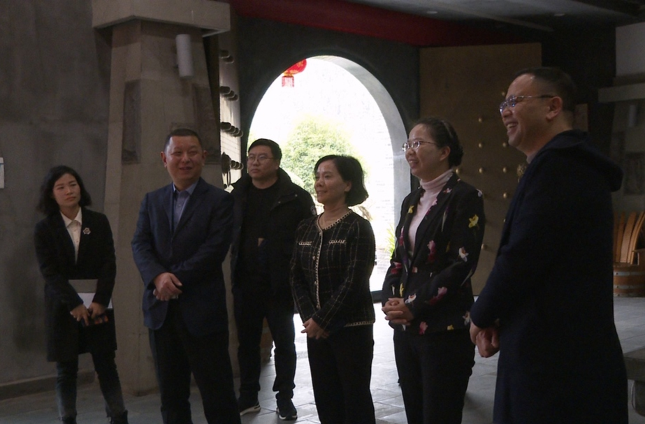 省妇联党组书记、主席黄芳到中方县调研