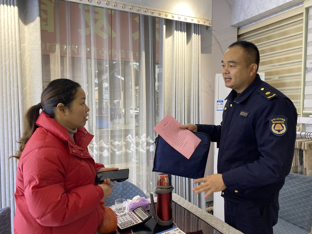 中方县城管执法局开展消防安全“敲门行动” 助力营商环境持续优化