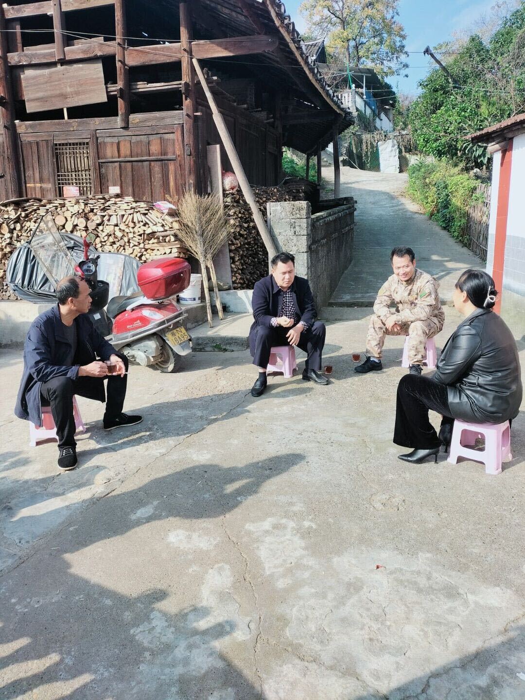 中方县退役军人事务局走访慰问维和官兵家属