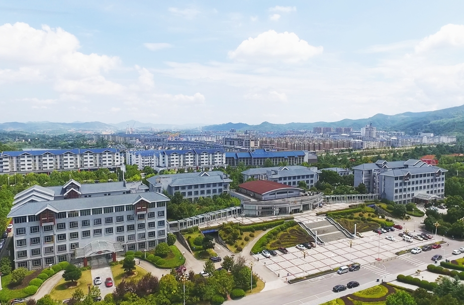 两会报道｜踔厉奋发 为全面建设社会主义现代化新中方而团结奋斗——中方县政协委员热议政府工作报告