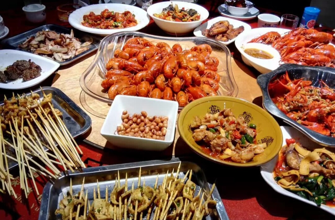 “睡前吃宵夜”和“饿肚子睡觉”，哪个危害更大？答案让人意外！