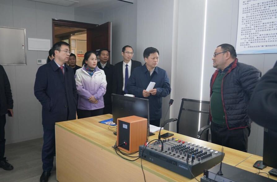 省委宣传部副部长、省广电局党组书记、局长贺辉一行到中方县调研检查安全生产和安全播出等工作