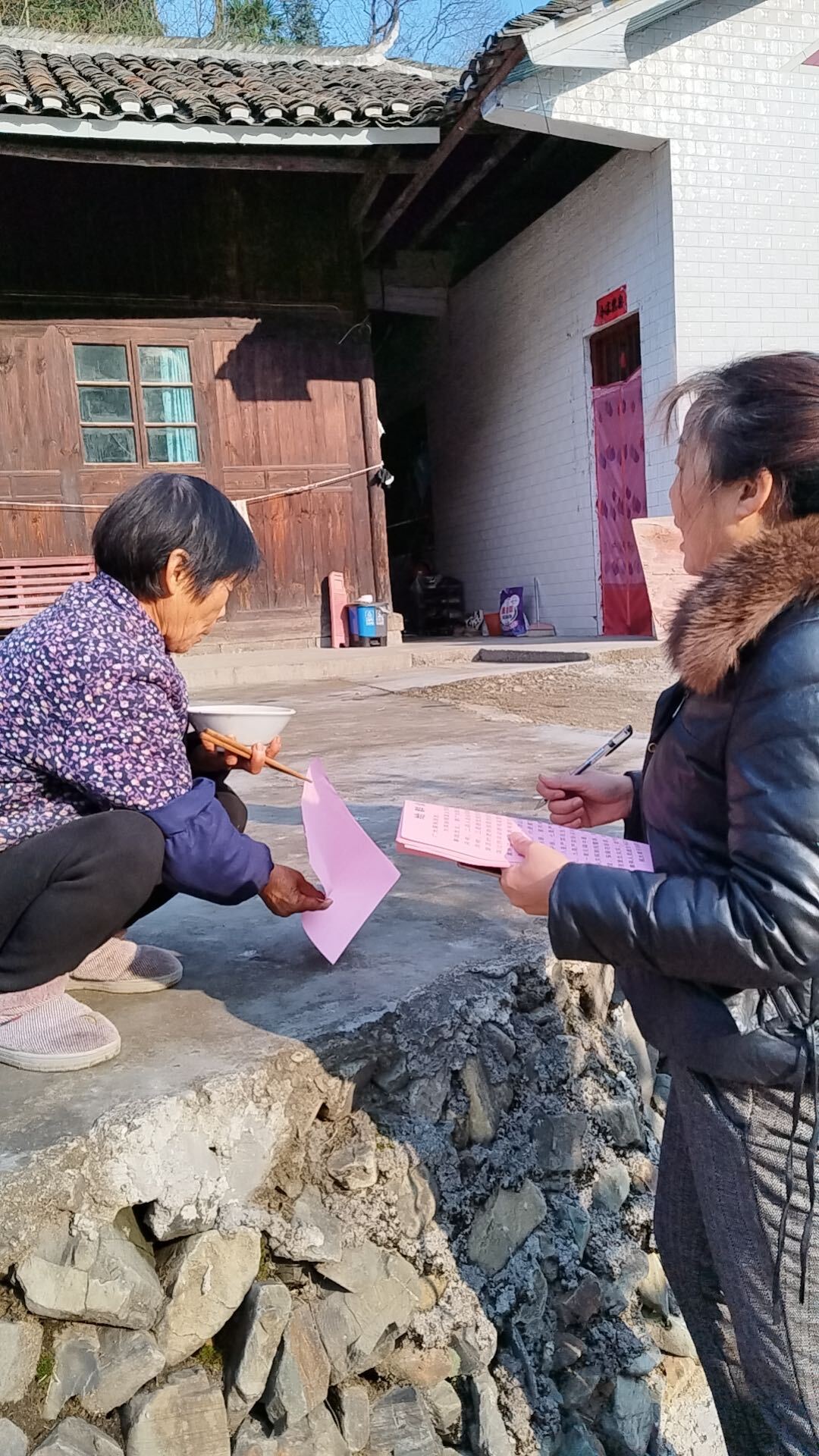 中方县中方镇塔灯田村：“敲门行动”“敲”在村民的心坎上