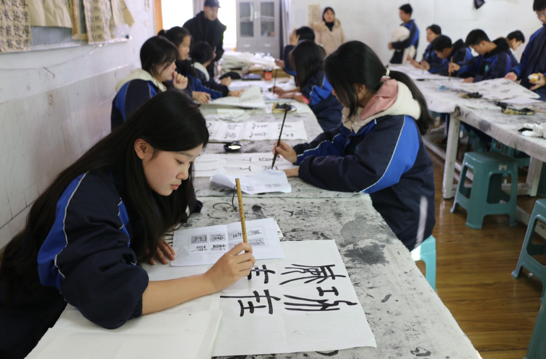 中方县第一中学举行校园现场书法大赛