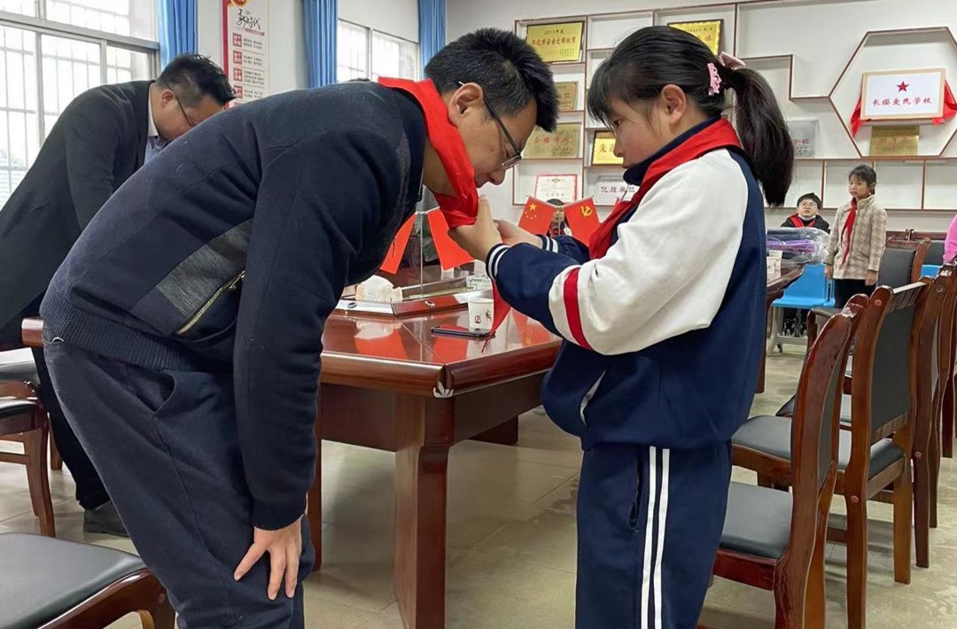 新建镇妇联：与爱同行 温暖真情