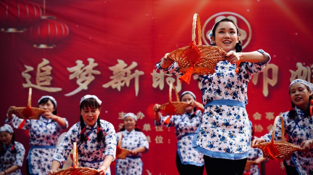 中方县和安社区举办三八妇女节文艺汇演