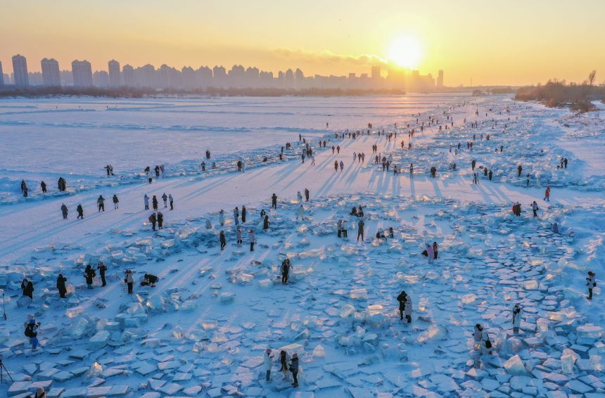 “冰城”哈尔滨：日落“钻石海” 浪漫引客来