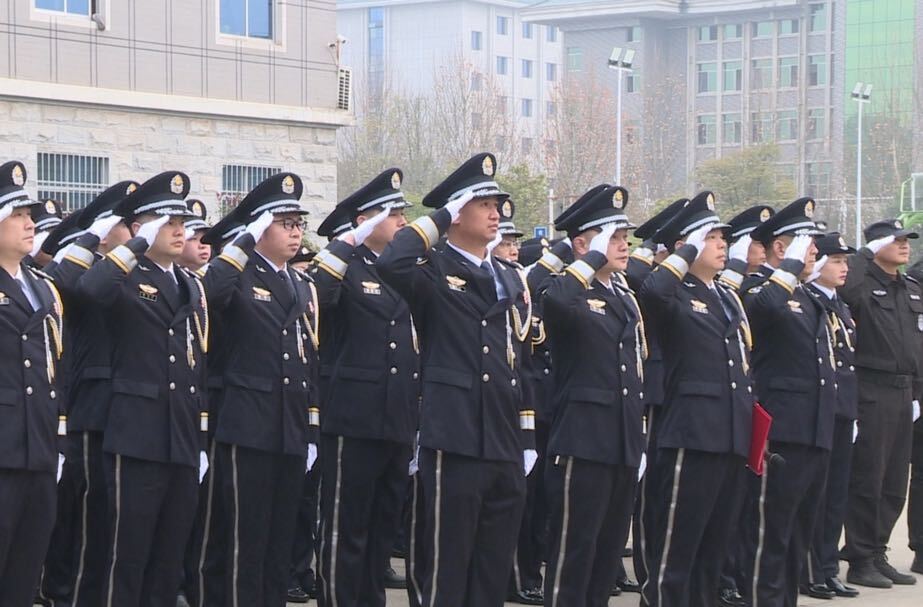 中方公安：升警旗、唱警歌、重温入警誓词