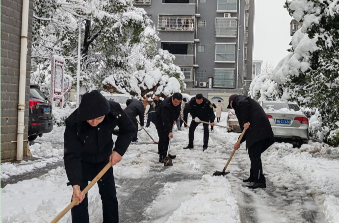 “以雪为令”，中方县应急局干部职工在行动