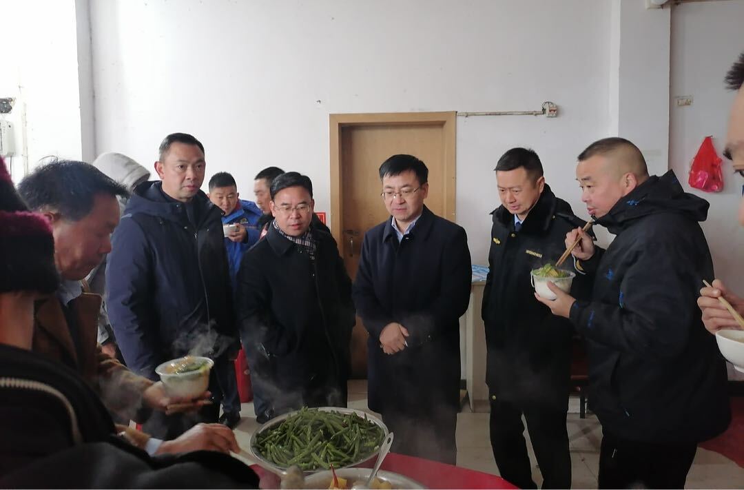 暴雪阻断归家路 排忧解难暖人心——中方县服务滞留旅客顺利返程侧记