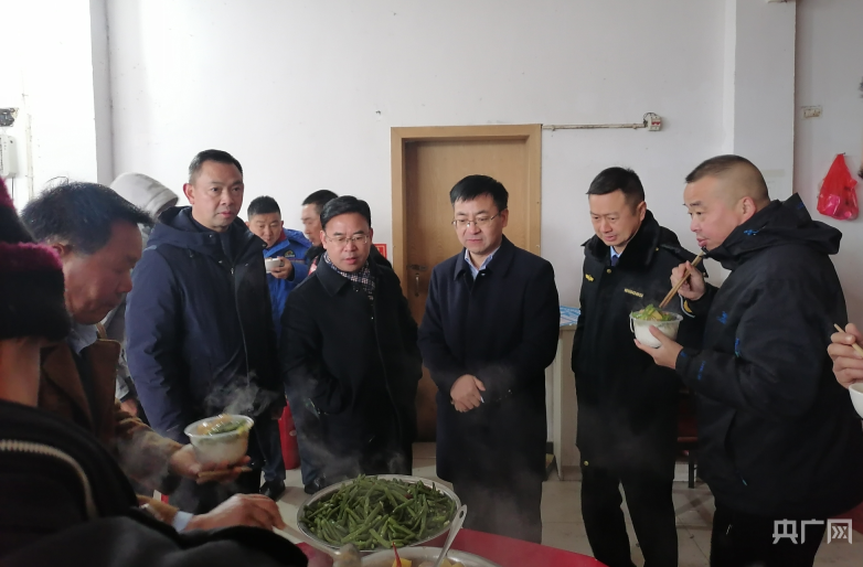 央广网|湖南中方：暴雪阻断归家路 排忧解难暖人心