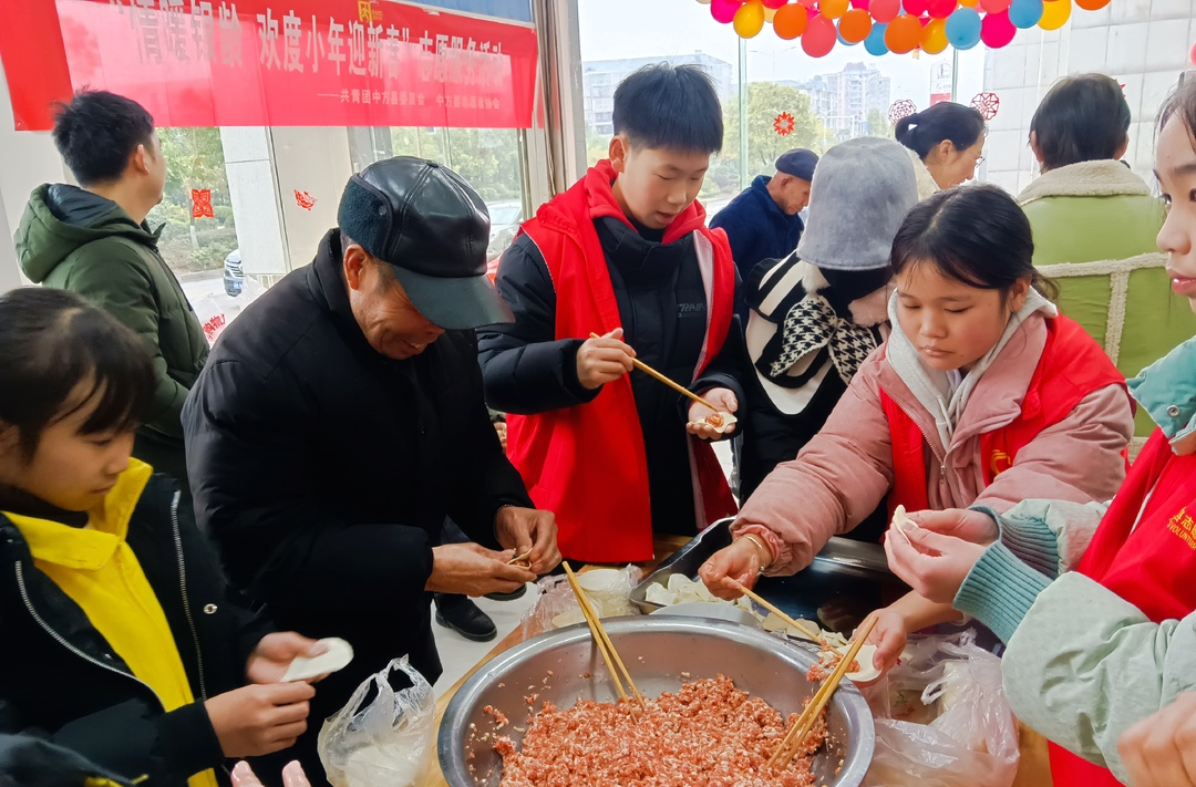 中方县志愿者协会：情暖银龄 欢度小年迎新春