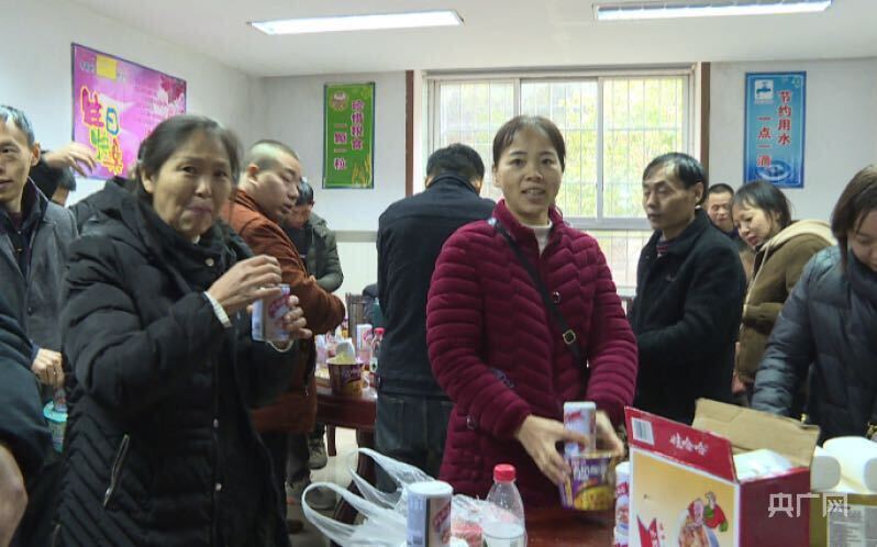 央广网|湖南中方：冰天雪地，紧急救援55名滞留乘客