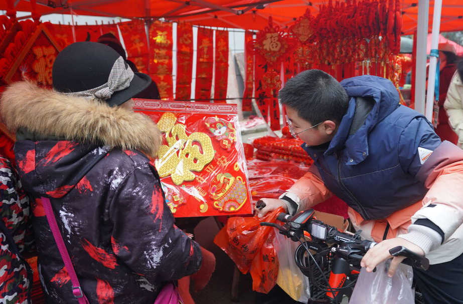新春走基层|中方：腊月大集年味浓 幸福烟火抚人心