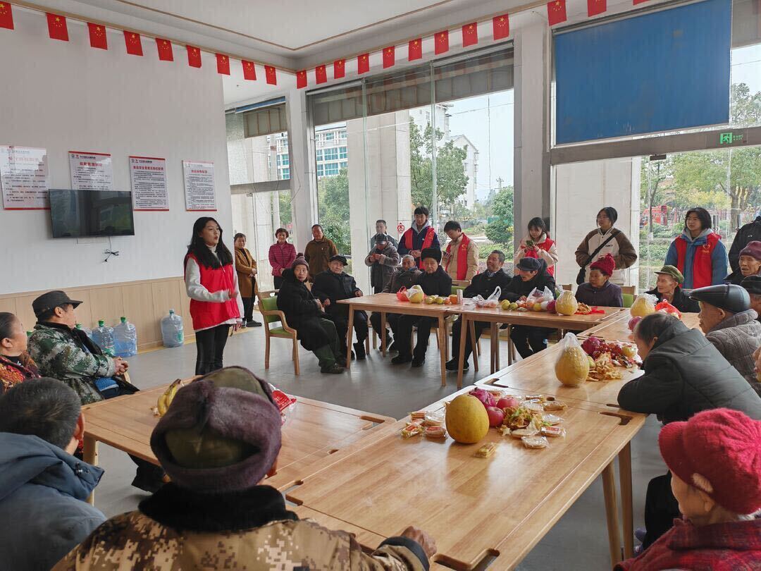 新春走基层|中方：20名雷锋青少年给福利院老人送去新春温暖