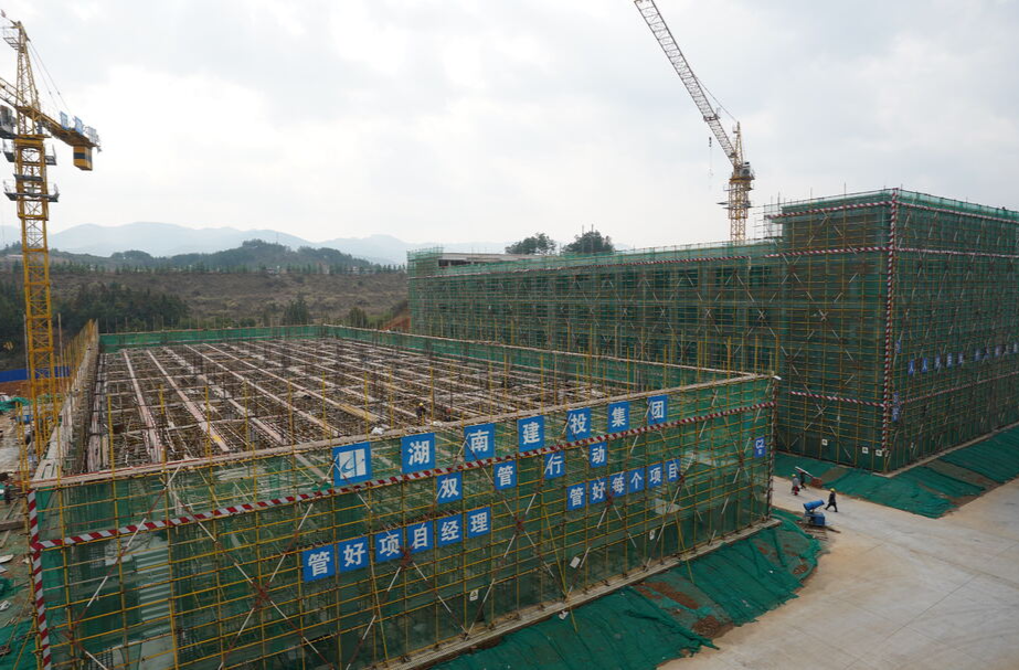 新春走基层|“筑巢引凤”忙 中方产业开发区新材料产业园标准化厂房建设项目全面复工