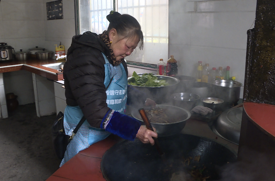 建功新时代 巾帼展风采|铁坡镇政府食堂：杨桂妹