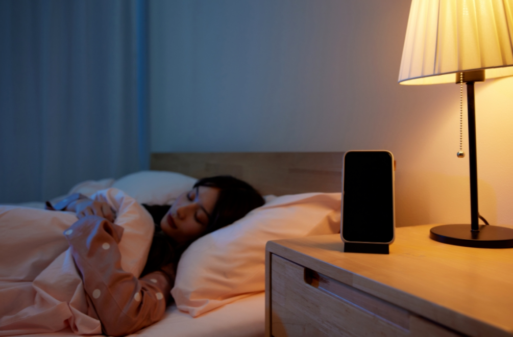 老是感觉睡不好？是不是在床头放了这些