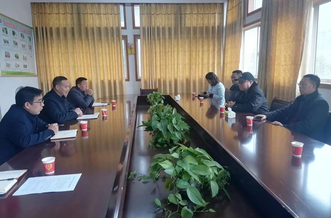 中方县关工委主任向宽书一行到中兴小学调研指导工作