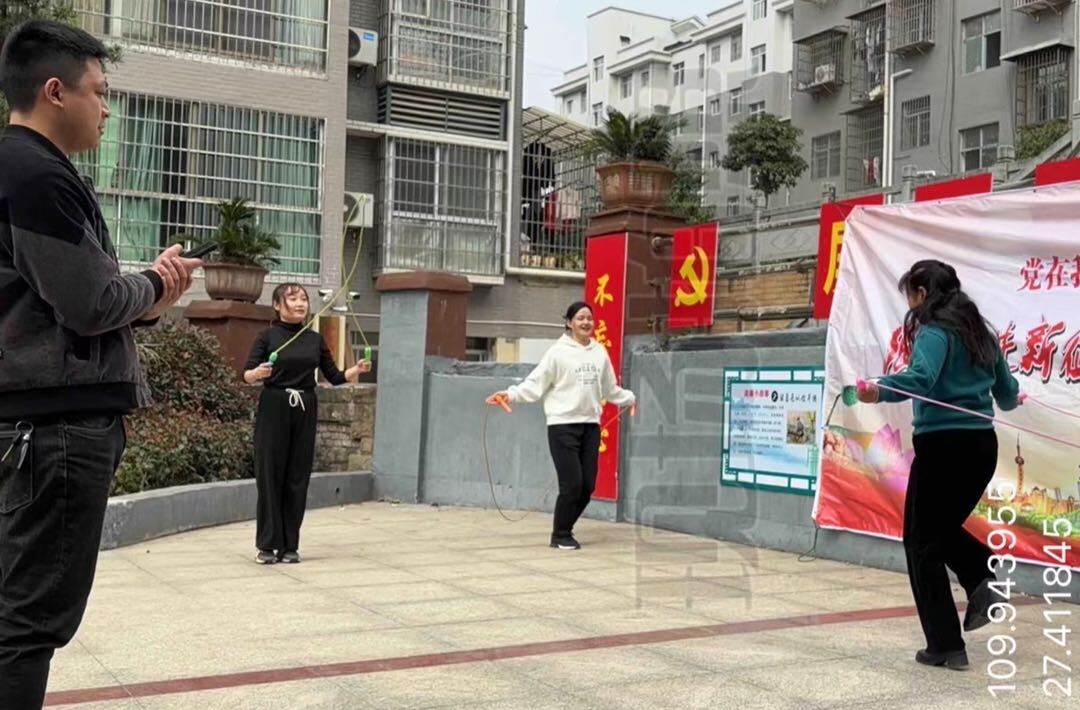 中方县中方镇莉坪社区：开展“跟党奋进新征程，巾帼建功新时代”主题活动
