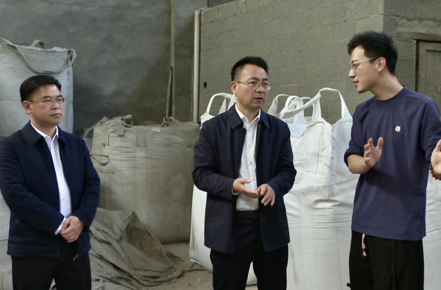 张家铣深入企业督导暗访生态环境保护工作
