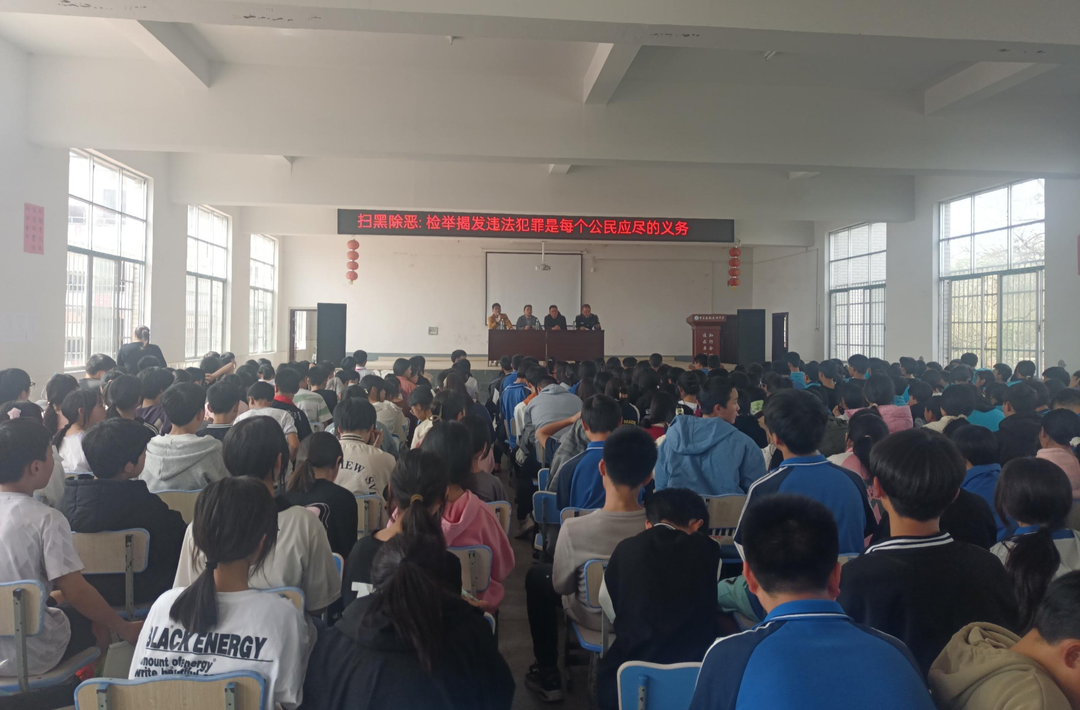 中方县桐木镇中学：法制护航，安全成长