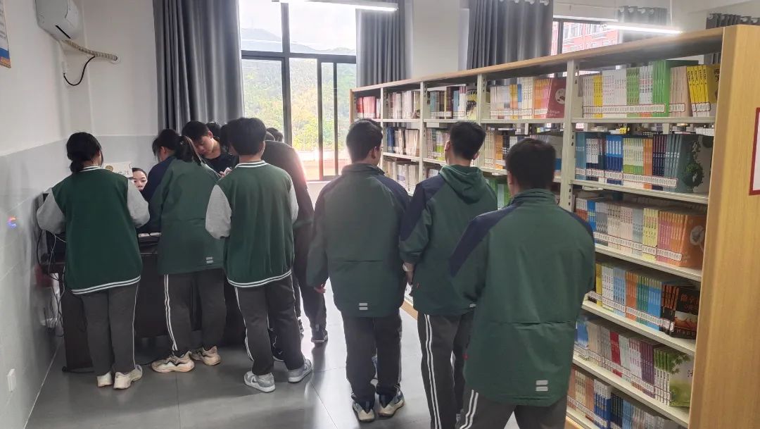 最美人间四“阅”天，最是“悦”读好时节|怀化市恒雅高级中学开展读书节“特色读书”系列活动