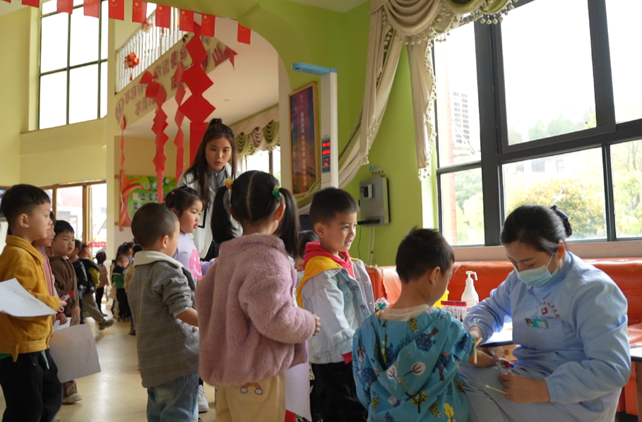 中方县人民医院：开展幼儿健康体检上门服务活动