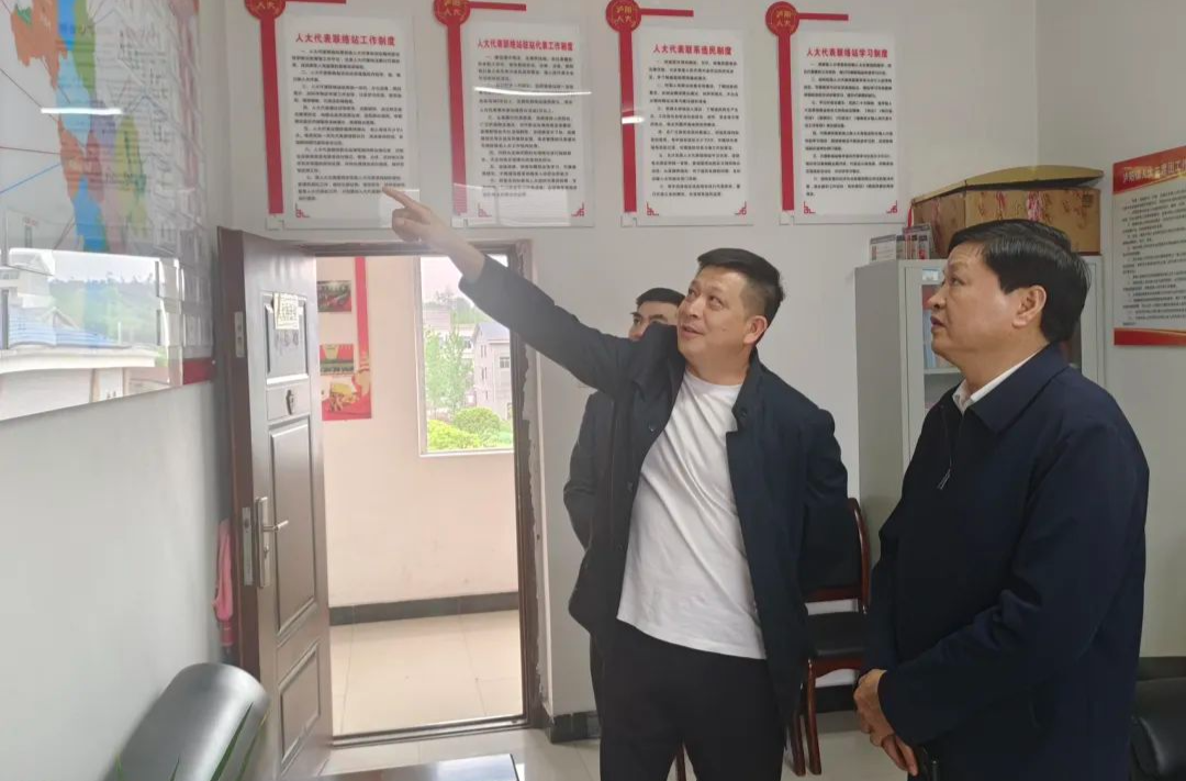 李万千以“四不两直”方式到中方县督导基层人大工作时强调 坚持扛牢主责主业 以法治方式推动工作、解决问题、补齐短板