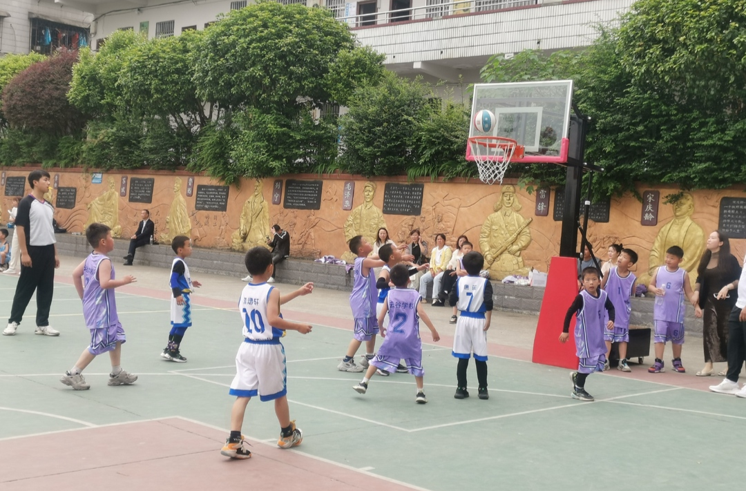 2024年“绿地杯”中方县中方区首届小学生篮球赛开幕
