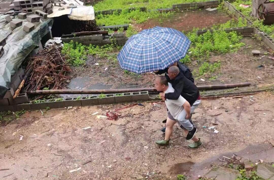 中方县：转移比灾早！暴雨导致滑坡 提前转移群众 成功避免伤亡