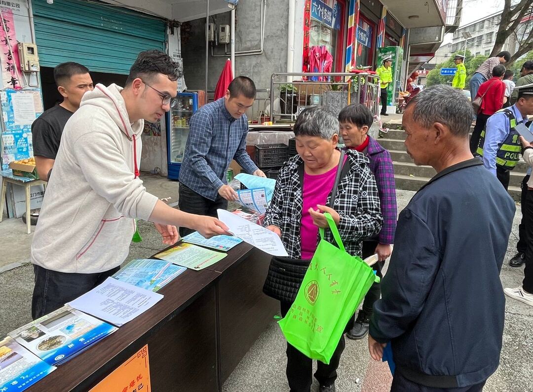 中方县气象局开展优化法治化营商环境普法宣传活动