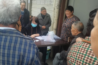 中方县泸阳镇火车站社区开展关爱老年人健康体检活动