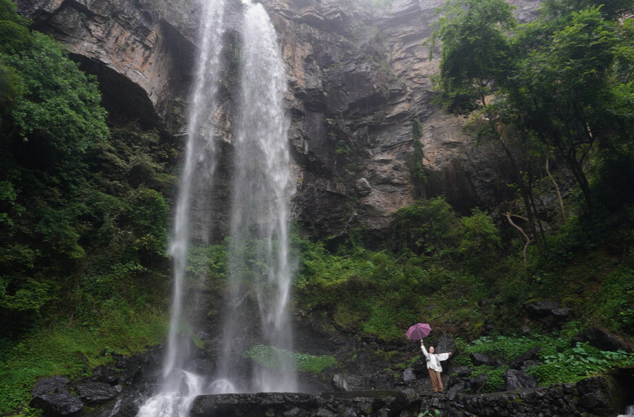 视频｜中方县老树寨村：深山飞瀑美如画