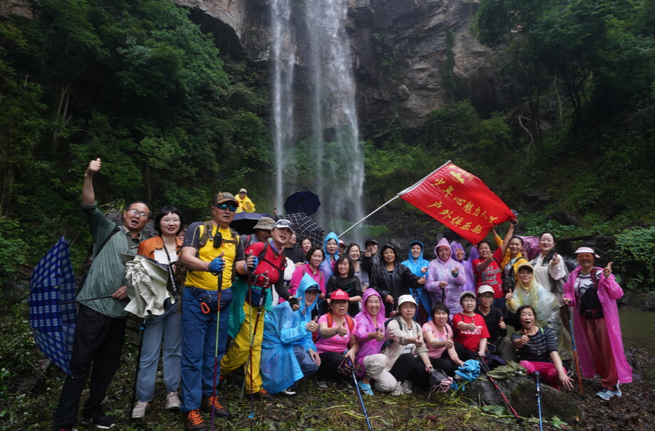 视频|中方：深山藏飞瀑 美景引客来