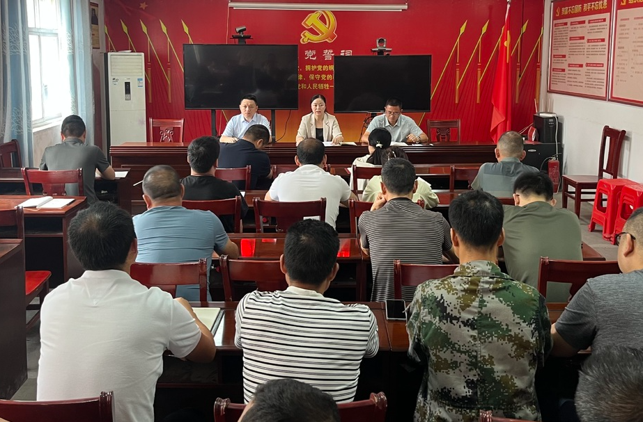 刘佳到袁家镇宣讲习近平总书记考察湖南重要讲话和指示精神并调研生态环境保护工作