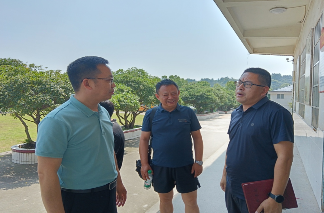 怀化学院外国语学院到中方县花桥镇中学进行调研