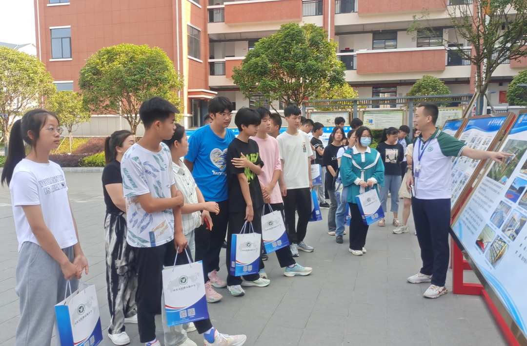 千人探校，热情高涨！怀化市恒雅高级中学525校园开放日挤爆了！