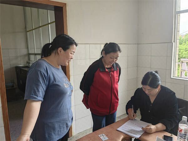 中方县桐木镇：开展农村妇女“两癌”筛查工作