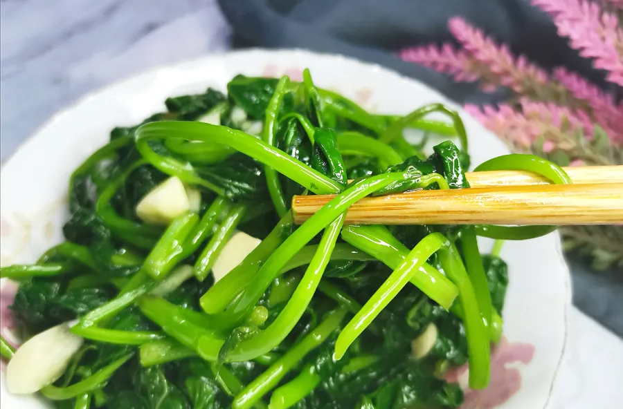 看似普通的红薯叶，营养和功效可不简单