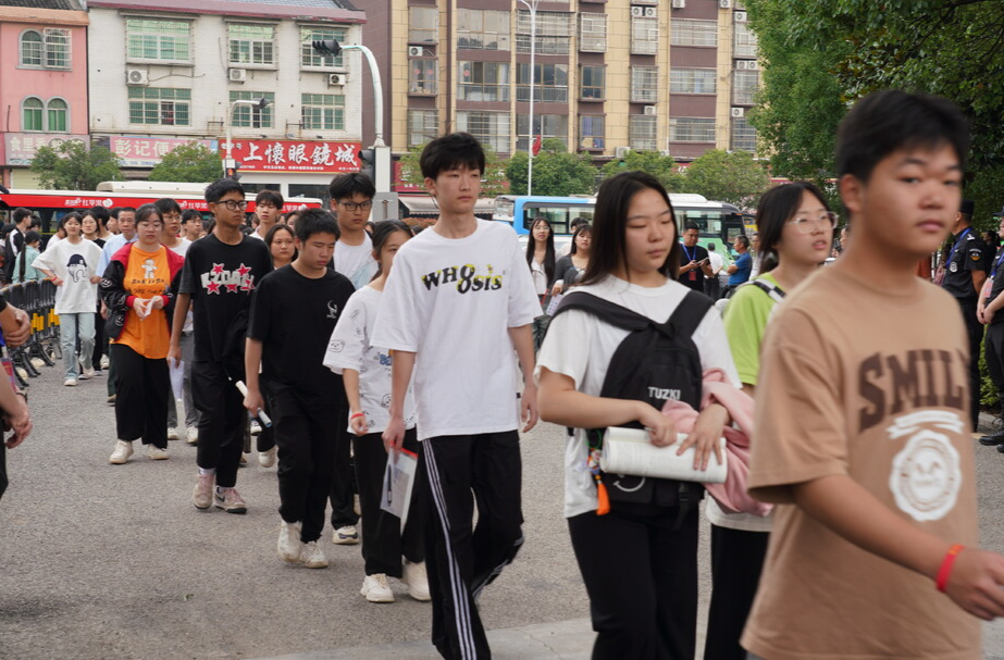 直击高考|高考第一天：中方县1926名考生步入考场