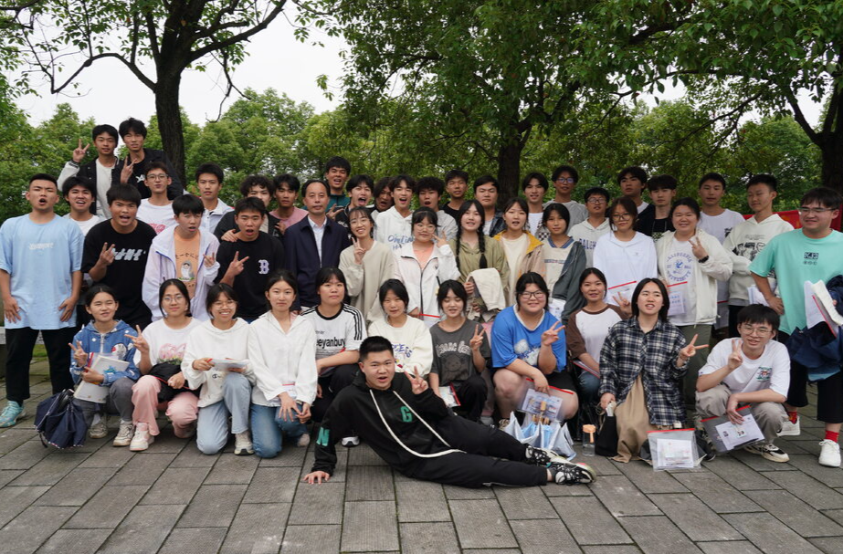 视频｜高考结束！老师们将满满的祝福送给即将翱翔的学子