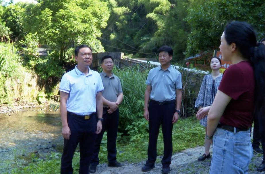 胡杰实地调研康龙自然保护区环境改善工作