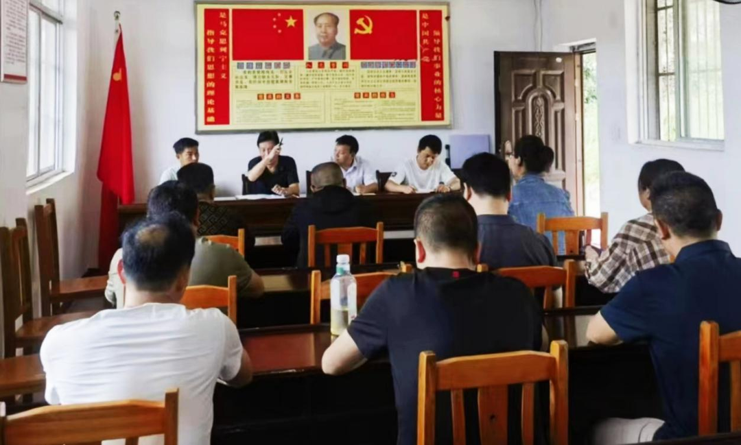 中方县畜牧水产事务中心到联系村宣讲习近平总书记考察湖南重要讲话和指示精神