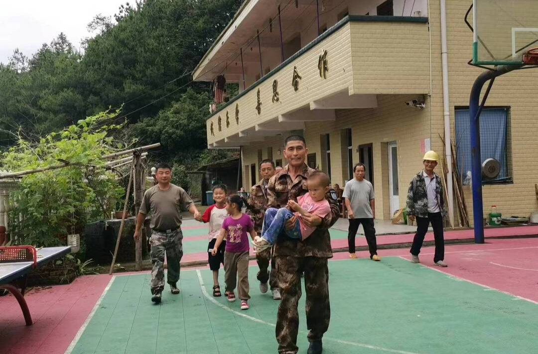 中方县蒿吉坪瑶族乡罗洪村：积极开展防汛演练 确保安全度汛