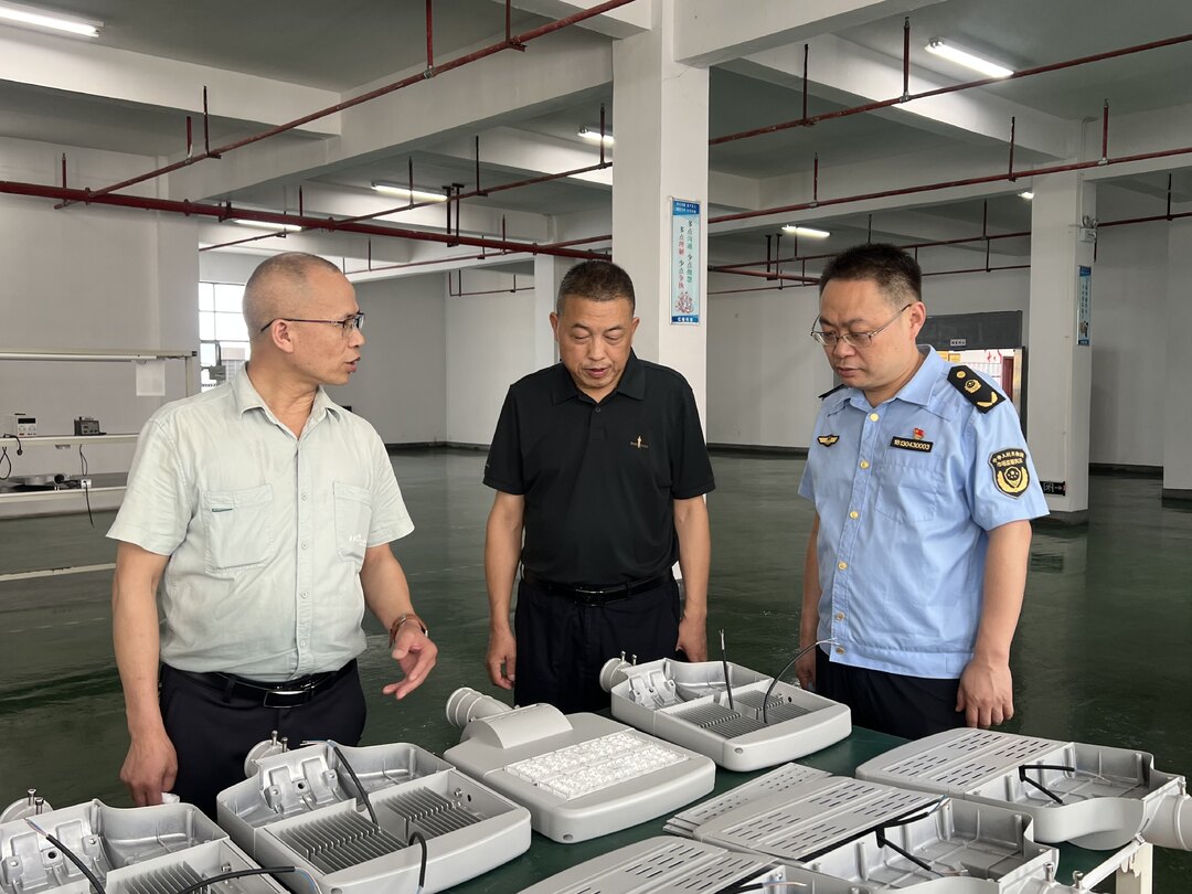 县领导调研知识产权工作